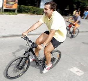 Saakashvili velosiped surur.jpg