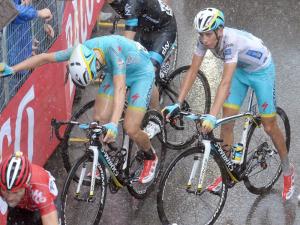1432233382_fabio-aru-finish.jpg