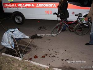 dtp_v_zheltyh_vodah_velosipedist_upal_v_otkrytyy_kanalizacionnyy_lyuk._foto2_99094.jpg