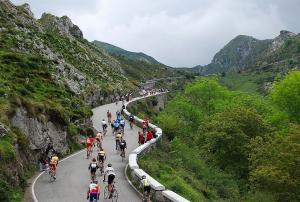 15-й этап vuelta-a-espana-2014-15-stage-lagos-de-covadonga-02.jpg