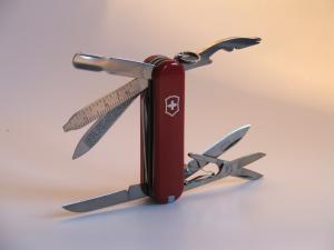 dscf1113-Victorinox-MiniChamp-tools.jpg